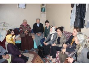 AK Partili Kadınlar Yaşlıları Unutmadı