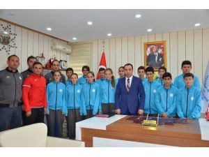 Bilecikli Atletler İzmir’e Uğurlandı