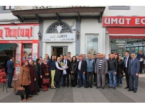Trabzon’da Kadro Alan Taşeron İşçilerden Başkan Revi’ye Ziyaret