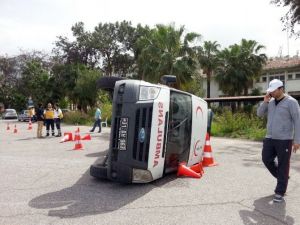 Sağlık Personeline Eğitim Verilen Ambulans Devrildi