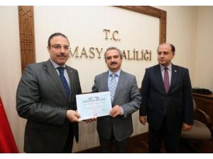 Bakan Müezzinoğlu’ndan Amasya’daki 12 Doktora Teşekkür Belgesi