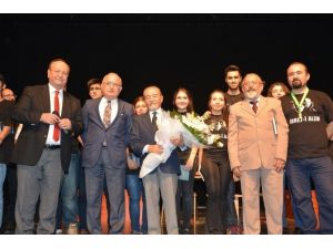 Başkan Özakcan’ın Dünya Tiyatrolar Günü Mesajı