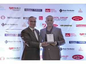 Sapanca Gazetesi “Yılın Enleri” Ödülleri Düzenlen Törenle Sahiplerini Buldu