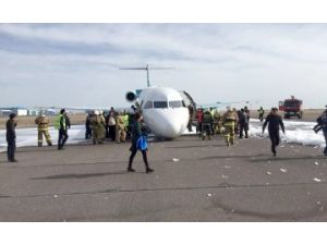 Kazakistan'da pilot, ön uçuş takımı açılmayan uçağı indirmeyi başardı