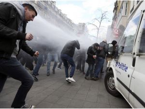 Brüksel’de Olay Çıkaran Aşırı Sağcılara Polis Müdahalesi