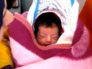 'Umuda Yolculuk'ta En Küçük Sığınmacı: 3 Günlük Eyisa Bebek