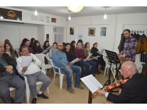 Müzik Öğretmenleri Amatör Koro Kurdu