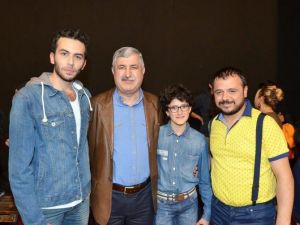 Suriyeli Öğrenci Tiyatro Oyununda Rol Aldı