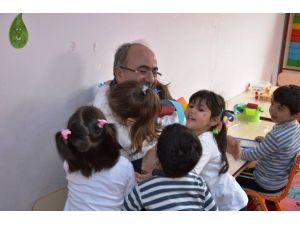 Başkan Gülcüoğlu Anaokulu Ziyaret Edip, Lise Öğrencilerini Misafir Etti