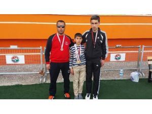 Sporcular, Türkiye Şampiyonasından Madalyalarla Döndü