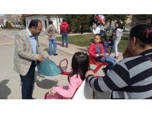 Başkan Özaltun, Çocuk Parklarını Gezdi
