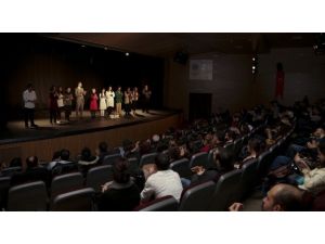 Tiyatro Eğitimini Tamamlayan Öğrenciler Sahne Aldı