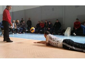 Arnavutluk Voleybol Federasyonu'nun düzenlediği hakem semineri sona erdi