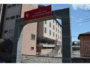 Diyarbakır’da Yetiştirme Yurdu Binasının Yıkımına Başlandı