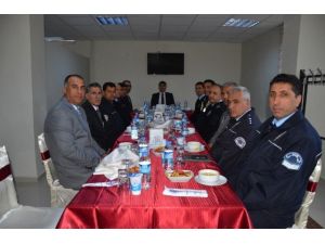 Emniyet Müdürü Özdemir, Başarılı Personel İle Yemekte Buluştu