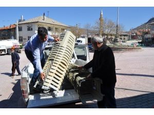 Seydişehir Belediyesi Mezarlık Ve Taziye Evleri İçin Tabure Dağıttı