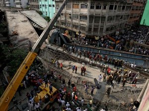 Hindistan'da çöken köprüde ölü sayısı 15'e yükseldi