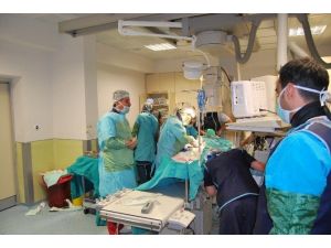Mersin’de İlk Kez Hastanın Kalp Kapakçığı Ameliyatsız Değiştirildi