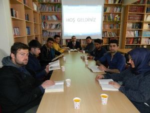 AK Parti Gençlik Kolları Tarafından Bir Saatlik Okuma Etkinliği Düzenlendi