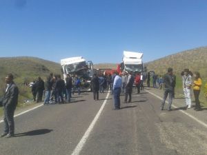 Midyat-İdil kara yolunda zincirleme TIR kazasında 4 kişi yaralandı