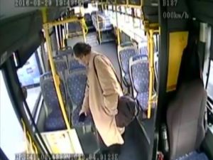 Halk Otobüsü Şoförünün Cep Telefonunu Çalan Hırsız Kameraya Yakalandı