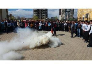 Öğrenciler Yangın Söndürme Tatbikatını İlgiyle İzledi