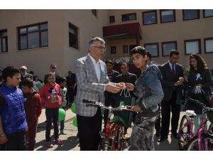 Aksaray’da Yetim Çocuklara Bisiklet Hediye Edildi