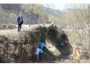 Tarihi Kızılgeçit Köprüsü Gün Yüzüne Çıkıyor