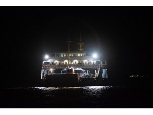 Çanakkale Boğazı’nda Feribot Arızalandı, Yolcular Denizde Kaldı