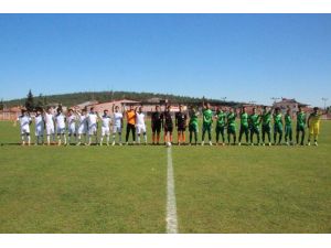 Bilecik İl Özel İdarespor Kendi Evinde İzmir Temsilcisi Çiftay Yeşilova Gençlik Spor’a 5-0 Yenildi