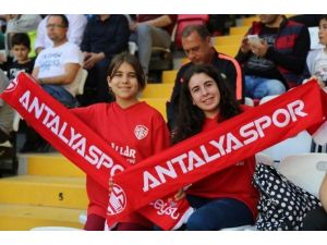 Büyük Antalyaspor Derneği, 150 Çocuğu Maça Götürdü