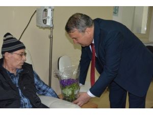 Doktor Başkan’dan Kanser Hastalarına Ziyaret