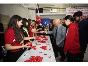 Başkan Altınok Öz, Burak Bora Anadolu Lisesi’nin Kan Bağışı Kampanyasına Katıldı