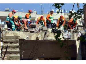 Mersin’de ’Çöp Ev’ Belediye Ekiplerince Temizlendi