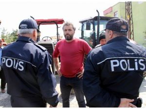 Traktörlerle Valiliğe Giden Köylülere Polis Engeli