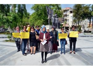 Söke’de AK Parti’li Kadınlar Kılıçdaroğlu’na Tepki Gösterdi