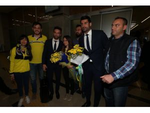 Fenerbahçe kafilesine Konya’da coşkulu karşılama