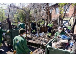Tuzla Belediyesi, Çöp Evden 8 Kamyon Çöp Çıkardı