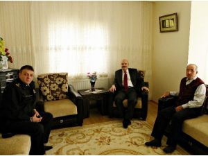 Kaymakam Çakmak, Şehit Ailelerini Yalnız Bırakmadı