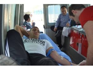 Sağlıkçı Adayları Kan Bağışladı