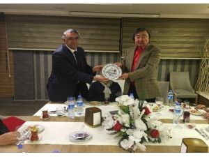 Kazak Diplomat Süleymanov’dan Güneş Vakfına Ziyaret