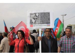 Iğdırlılar Azerbaycan’a Destek İçin Ermenistan Sınırına Yürüdü
