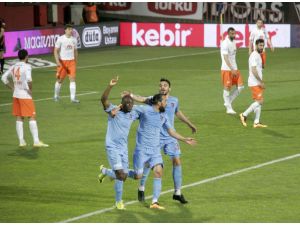 Trabzonspor: 1 – Medipol Başakşehir: 1 (İlk yarı)