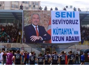 Taraftarlardan Başkan Kamil Saraçoğlu’na: Seni Seviyoruz Kütahya’nın Uzun Adamı
