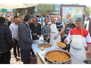 Hayırlı Hizmetler Vakfı Tarafından Lokma Tatlısı İkramı