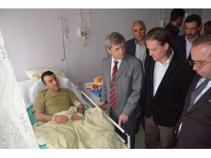 Vali Çınar'dan yaralı asker ve koruculara ziyaret