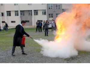 Öğrenciler, yangını nasıl söndüreceklerini öğrendi