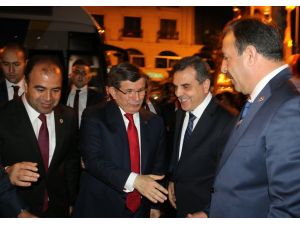 Davutoğlu, Şanlıurfa Büyükşehir Belediyesi'ni ziyaret etti