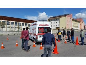 Ambulans Şoförlerine Sürüş Teknikleri Eğitimi Verildi