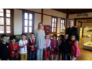 Minikler, satranç turnuvasında Kasparov'a özendi